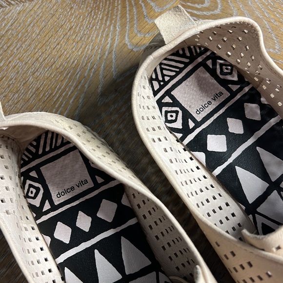 DOLCE VITA Laser Cutout Flats 11 - Picture 3 of 7